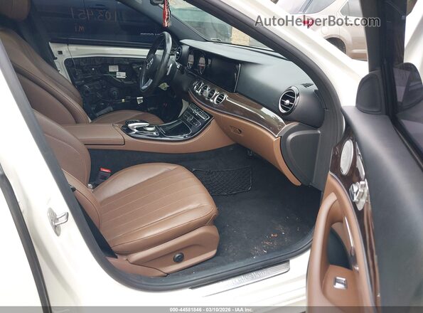 WDDZF4KB2HA206556 2017 MERCEDES-BENZ E-CLASS Белый Вид салона спереди