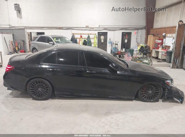 WDDZF4KB6HA157085 2017 MERCEDES-BENZ E-CLASS Черный Вид задней части салона