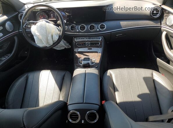 WDDZF4KBXKA593378 2019 MERCEDES-BENZ E Gray Vista del salpicadero