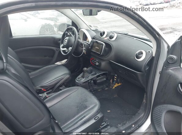WMEFJ5DA0GK140072 2016 SMART FORTWO Белый Вид салона спереди