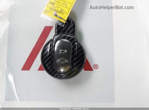 WMWLU1C34H2C42240 2017 MINI CLUBMAN Кремовый Вид панели приборов