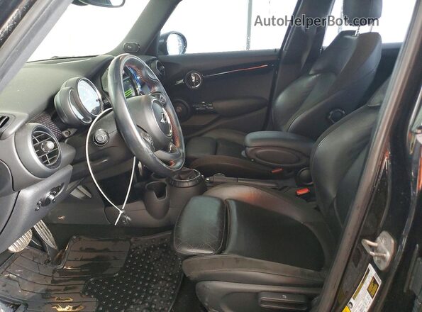 WMWXU3C55H2D32494 2017 MINI COOPER Черный Вид салона спереди