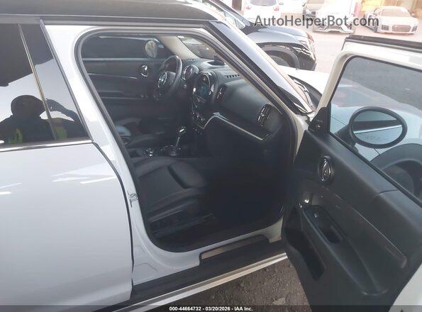 WMZYT3C33H3D97833 2017 MINI COUNTRYMAN Белый Вид салона спереди