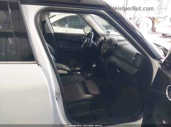 WMZYV5C37H3C02435 2017 MINI COUNTRYMAN Белый Вид салона спереди