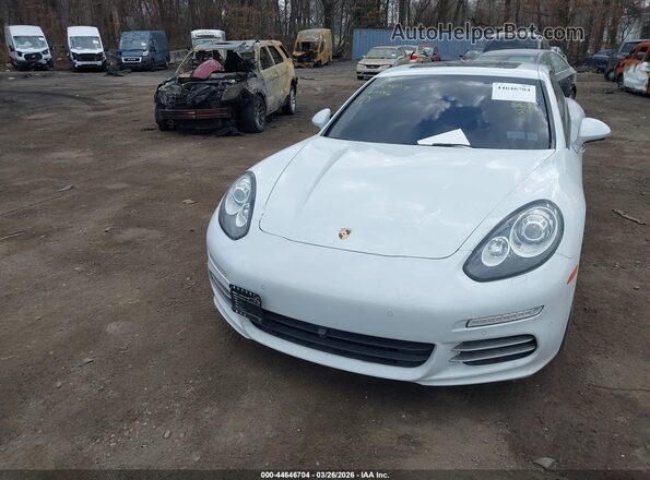 WP0AA2A78GL000930 2016 PORSCHE PANAMERA Белый Вид спереди