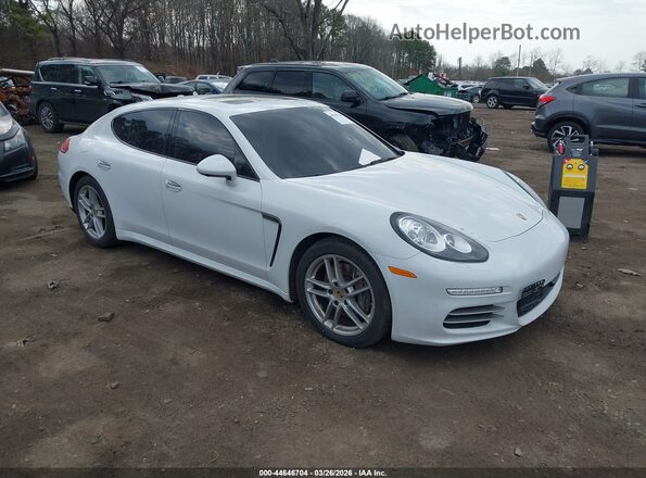 WP0AA2A78GL000930 2016 PORSCHE PANAMERA Белый Передняя правая четверть