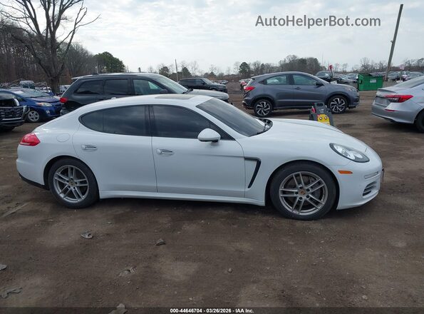 WP0AA2A78GL000930 2016 PORSCHE PANAMERA Белый Вид задней части салона
