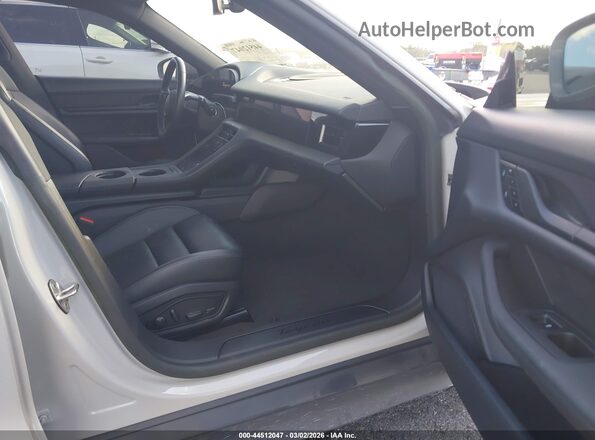WP0AA2Y16PSA14433 2023 PORSCHE TAYCAN Серебряный Вид салона спереди