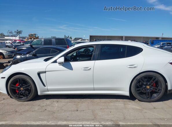 WP0AB2A70GL050315 2016 PORSCHE PANAMERA Белый Вид задней части салона