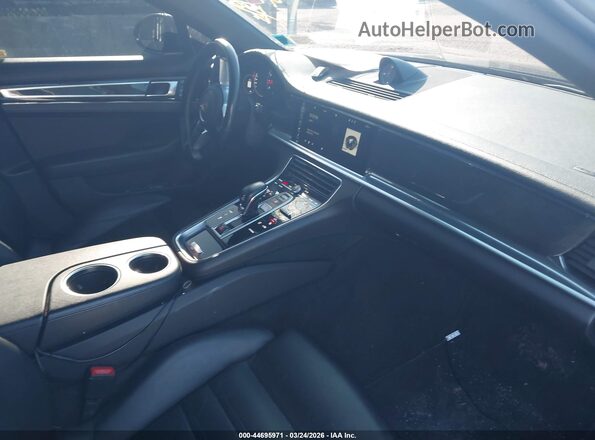 WP0AB2A75HL120943 2017 PORSCHE PANAMERA Черный Вид салона спереди