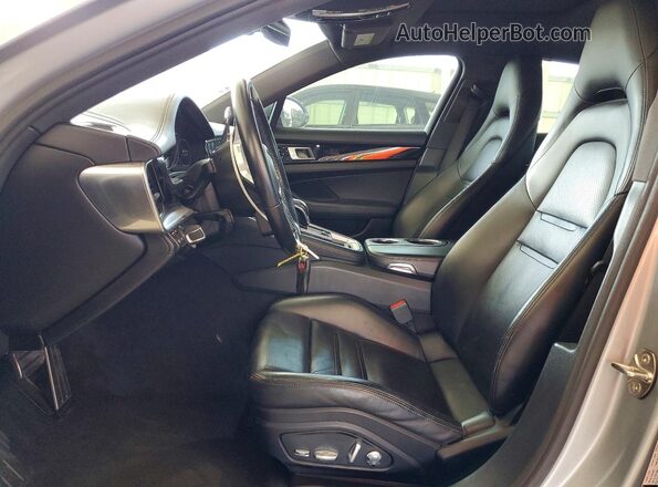WP0AB2A76JL136591 2018 PORSCHE PANAMERA Silver Widok wnętrza z przodu