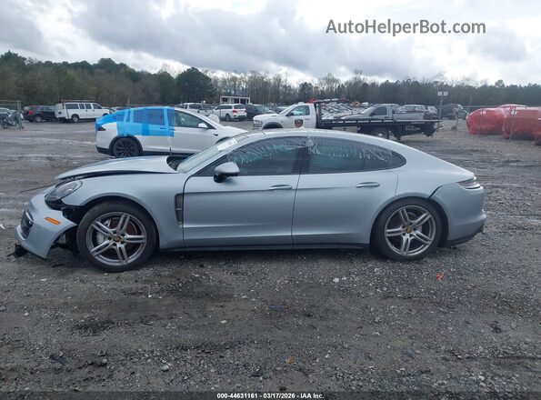 WP0AJ2A75PL101018 2023 PORSCHE PANAMERA Серебряный Вид задней части салона