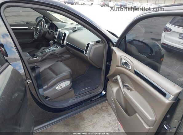 WP1AA2A20HKA86230 2017 PORSCHE CAYENNE Черный Вид салона спереди