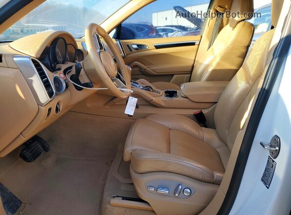WP1AA2A21GKA36869 2016 PORSCHE CAYENNE Белый Вид салона спереди