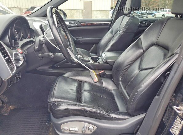 WP1AA2A21HKA85006 2017 PORSCHE CAYENNE Черный Вид салона спереди