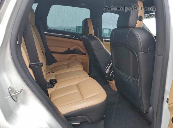 WP1AA2A25GLA04789 2016 PORSCHE CAYENNE Белый Вид задней части салона