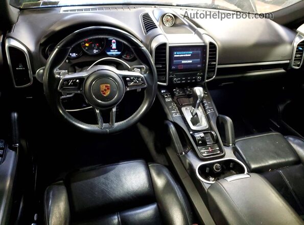 WP1AA2A26HKA88516 2017 PORSCHE CAYENNE Black Widok deski rozdzielczej