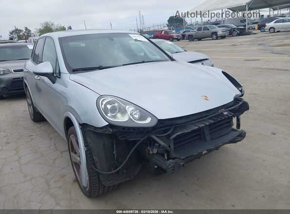 WP1AA2A27JKA05035 2018 PORSCHE CAYENNE Серебряный Передняя правая четверть