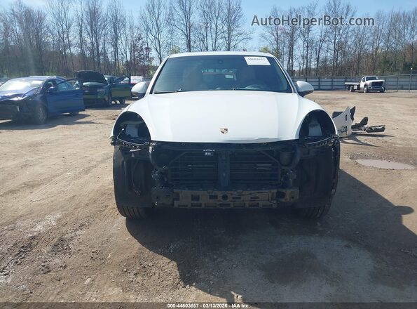 WP1AA2A2XJKA06468 2018 PORSCHE CAYENNE Белый Вид задней части салона