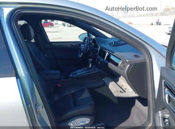 WP1AA2A52LLB15076 2020 PORSCHE MACAN Серебряный Вид салона спереди
