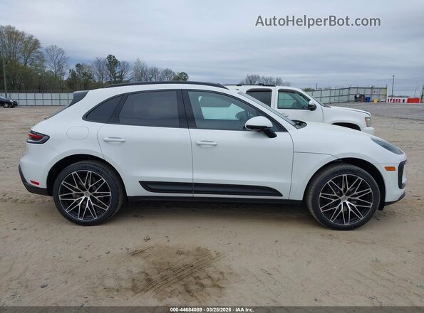 WP1AA2A52TLB03929 2026 PORSCHE MACAN Белый Вид задней части салона