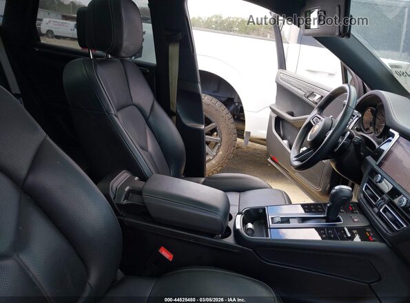 WP1AA2A53PLB09020 2023 PORSCHE MACAN Black Widok wnętrza z przodu