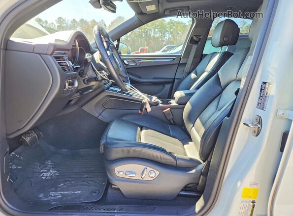 WP1AA2A54PLB15148 2023 PORSCHE MACAN White Front interior view