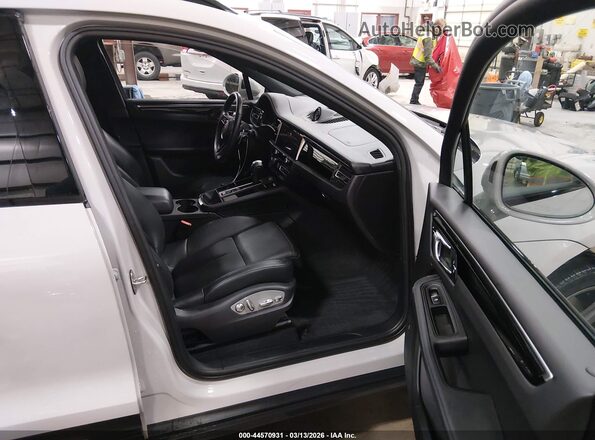 WP1AA2A56RLB04364 2024 PORSCHE MACAN Серый Вид салона спереди
