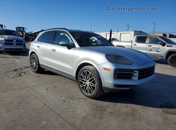 WP1AA2AY2SDA01369 2025 PORSCHE CAYENNE Серебряный Передняя правая четверть
