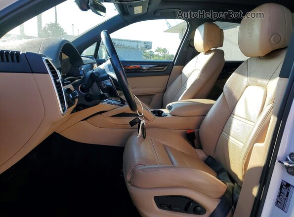 WP1AA2AY4PDA04118 2023 PORSCHE CAYENNE Белый Вид салона спереди