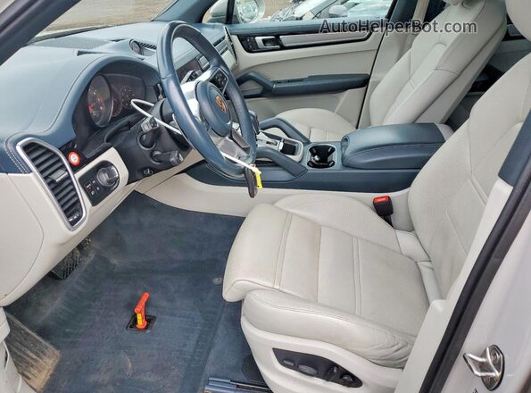 WP1AA2AY7NDA06104 2022 PORSCHE CAYENNE Серый Вид салона спереди
