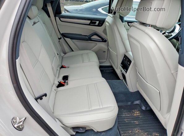 WP1AA2AY7NDA06104 2022 PORSCHE CAYENNE Серый Вид задней части салона