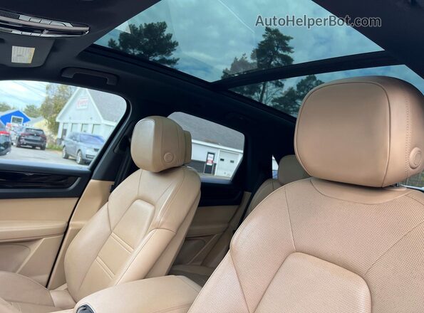 WP1AA2AY8LDA01720 2020 PORSCHE CAYENNE Black Widok zestawu wskaźników