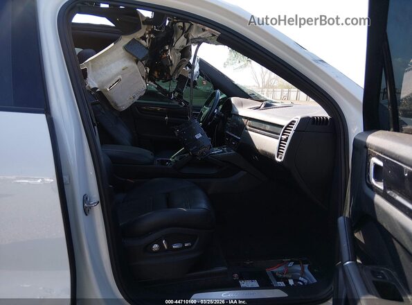 WP1AA2AYXKDA11549 2019 PORSCHE CAYENNE Белый Вид салона спереди