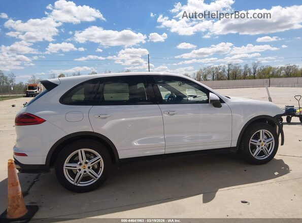 WP1AB2A29GLA93652 2016 PORSCHE CAYENNE White უკანა სალონის ხედი