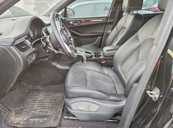 WP1AB2A57GLB50165 2016 PORSCHE MACAN Черный Вид салона спереди