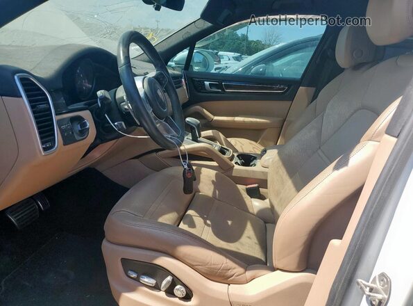 WP1AB2AY4KDA61778 2019 PORSCHE CAYENNE White Вид салону спереду