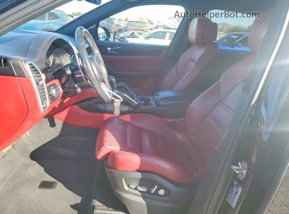 WP1AB2AYXMDA27248 2021 PORSCHE CAYENNE Черный Вид салона спереди