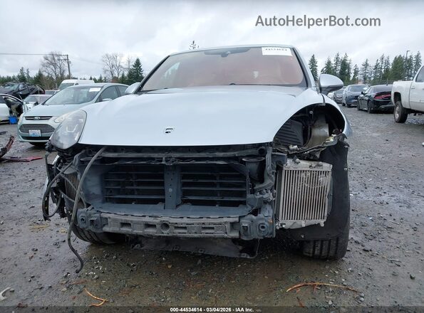 WP1AD2A25JLA80575 2018 PORSCHE CAYENNE Серебряный Вид спереди