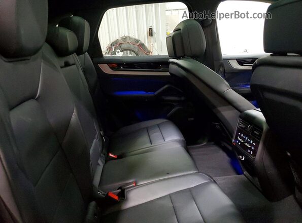WP1AE2AY5SDA16968 2025 PORSCHE CAYENNE Charcoal უკანა სალონის ხედი