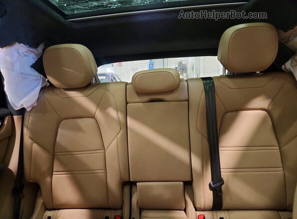WP1AF2AY4PDA20501 2023 PORSCHE CAYENNE Gray Rear seats view