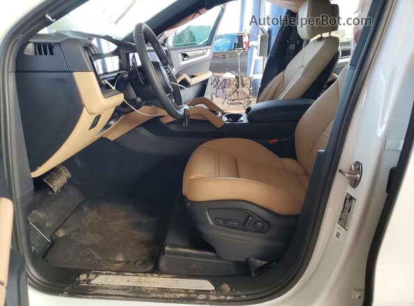 WP1BA2AY0TDA35803 2026 PORSCHE CAYENNE White Widok wnętrza z przodu