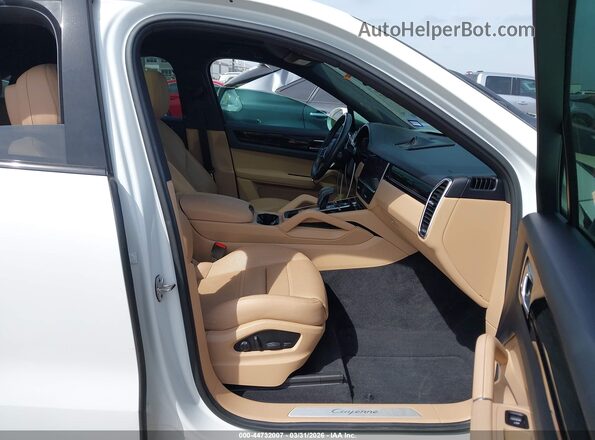 WP1BA2AY1NDA47459 2022 PORSCHE CAYENNE Белый Вид салона спереди