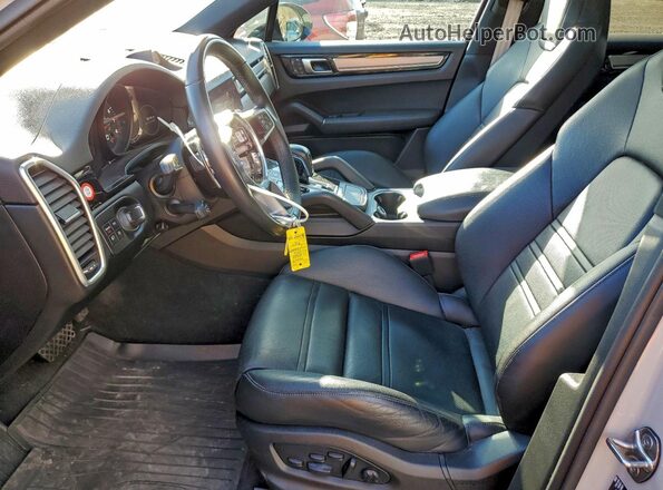 WP1BA2AY3NDA49780 2022 PORSCHE CAYENNE Gray წინა სალონის ხედი