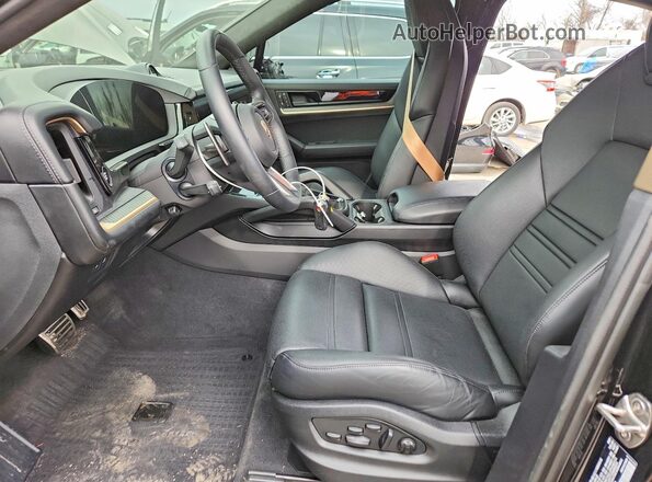 WP1BG2AY7SDA43393 2025 PORSCHE CAYENNE Черный Вид салона спереди