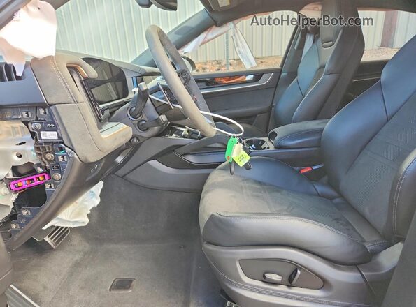 WP1BK2AY6RDA72344 2024 PORSCHE CAYENNE Серый Вид салона спереди