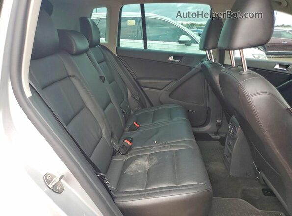 WVGAV7AX5GW615995 2016 VOLKSWAGEN TIGUAN Silver Սալոնի հետևի տեսք