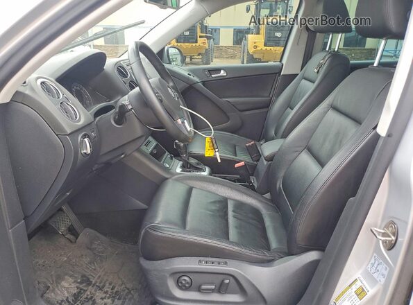 WVGAV7AX5GW615995 2016 VOLKSWAGEN TIGUAN Silver Սալոնի դիմացի տեսք