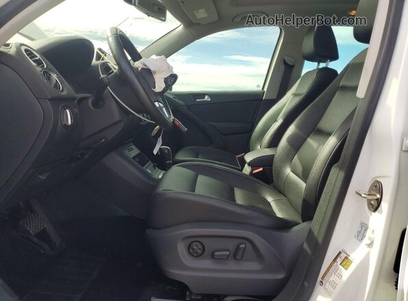 WVGAV7AX7GW613214 2016 VOLKSWAGEN TIGUAN Белый Вид салона спереди