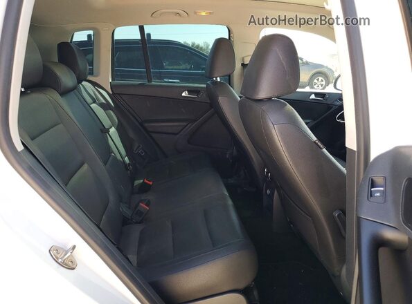WVGAV7AX8GW506480 2016 VOLKSWAGEN TIGUAN Белый Вид задней части салона